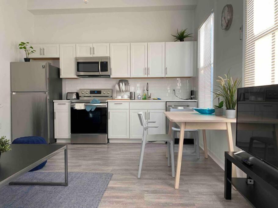 Chic Steps From Armature Works & Downtown Riverwalk Apartment *