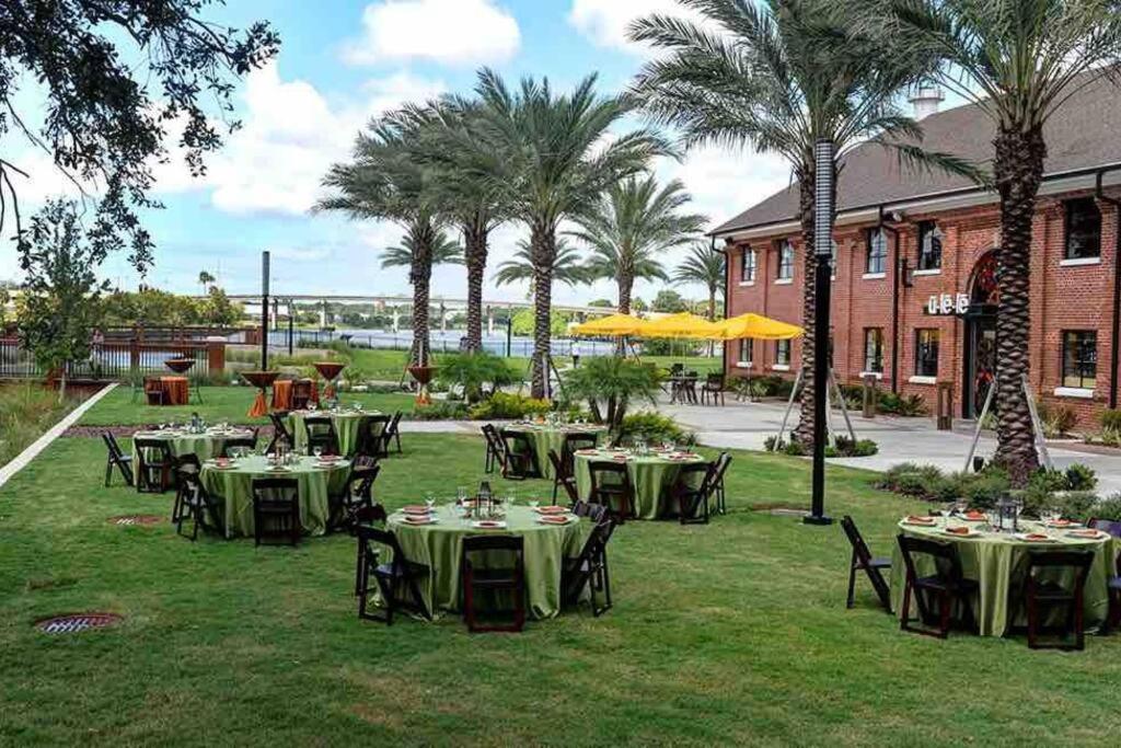 Chic Steps From Armature Works & Downtown Riverwalk Apartment Tampa